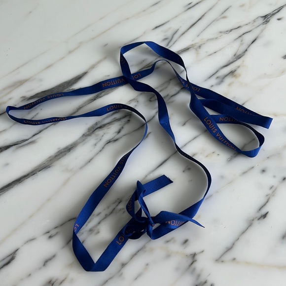 Louis Vuitton Blue Ribbon - Picture 3 of 3